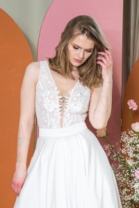 Body z aplikacjami z haftu