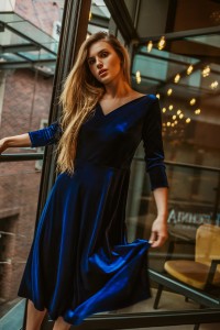 Sukienka aksamitna rozkloszowana