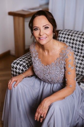 szara suknia tiulowa z koronką