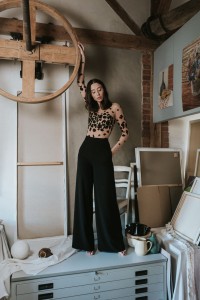 Eleganckie body z aplikacjami koronkowymi