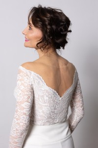 Body ślubne odsłaniające linię ramion