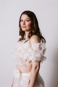 Top jedwabny z płatków z organzy 