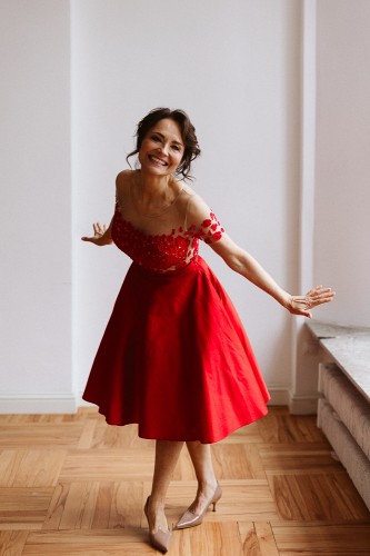 Czerwona spódnica midi z jedwabiu