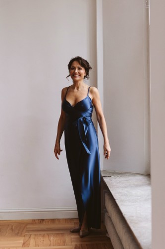 Niebieska kreacja wieczorowa