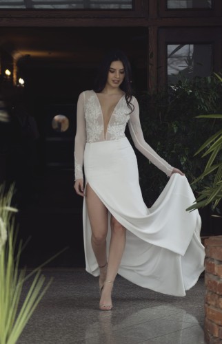 Suknia ślubna z długim rękawem