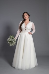 Bluzka z głębokim dekoltem i koronką